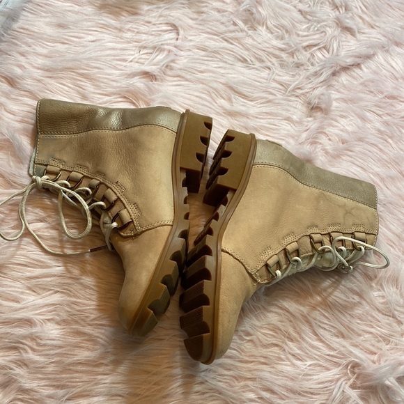 Sorel Phoenix Short Lace Luxe Shearling Fur Booties sz 8 - Picture 8 of 11